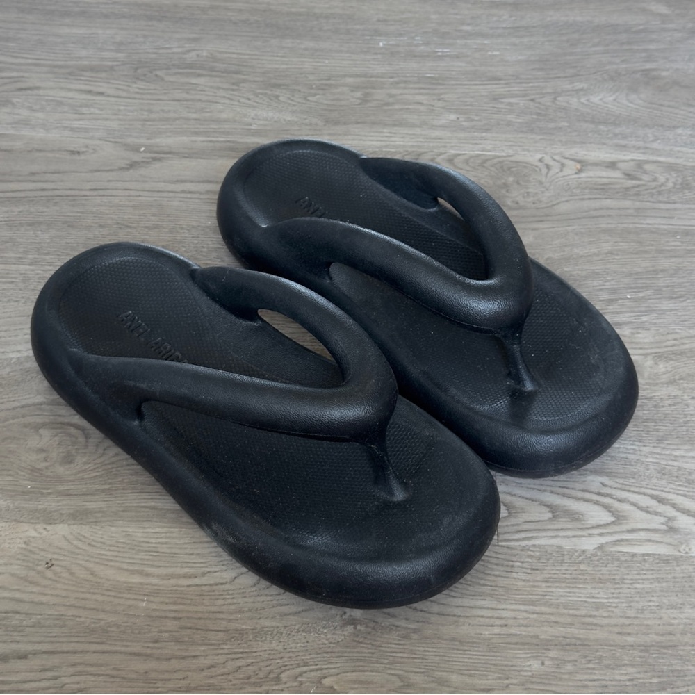 Axel Arigato Flip Flops